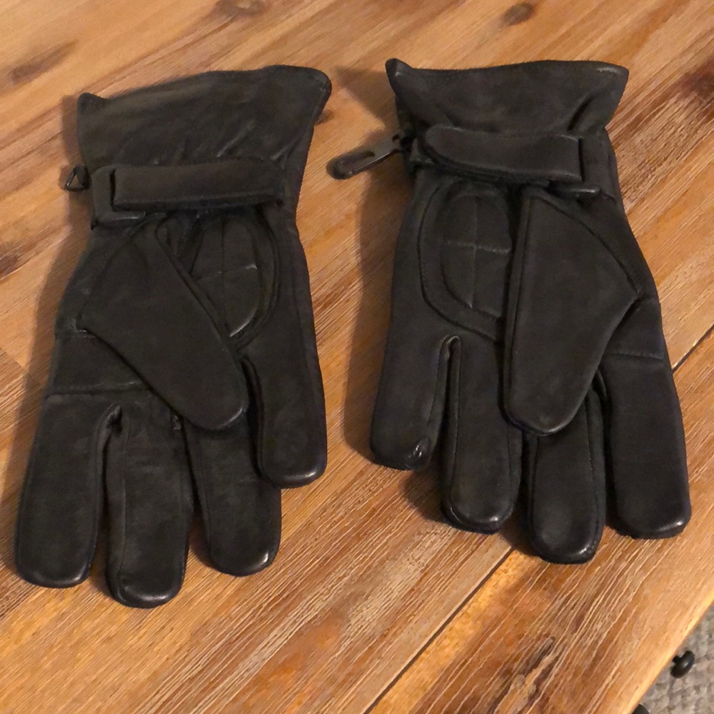 Leather motorcycle gloves